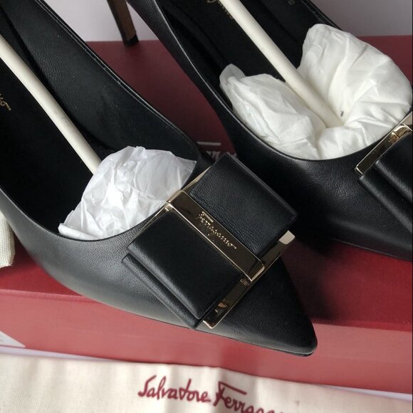 Salvatore Ferragamo Women's Zeri Pointed-Toe Leather Bow Pumps Black - Picture 2 of 12